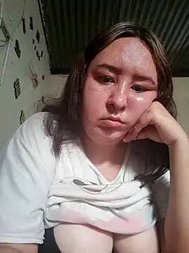 Snapshot of SaraCute_1 chatting on 10/29/25, 02:49 SaraCute 1 online show from 10/29/25, 02:49