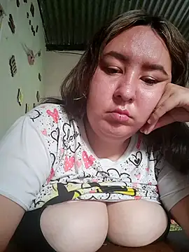 Snapshot of SaraCute_1 chatting on 10/31/25, 02:13 SaraCute 1 online show from 10/31/25, 02:13