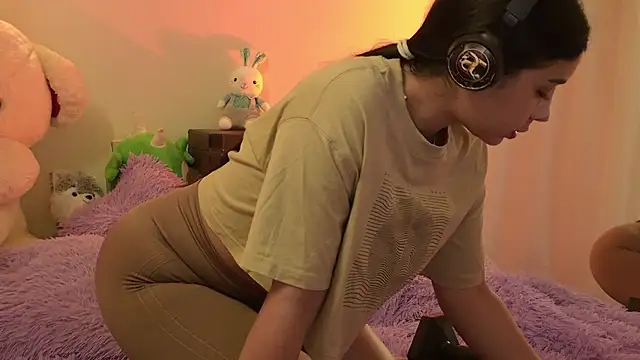 ISA NIXON online show from 04/13/26, 02:10