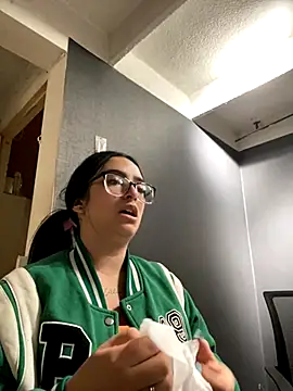 Kloe Novoa online show from 11/17/25, 12:53