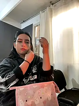 Kloe Novoa online show from 11/12/25, 12:53