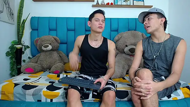 Hot Boys Latinos X online show from 03/16/26, 06:43