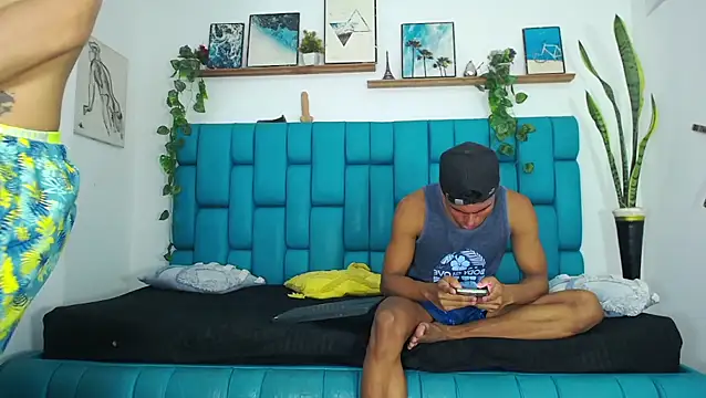 Hot Boys Latinos X online show from 11/11/25, 10:26