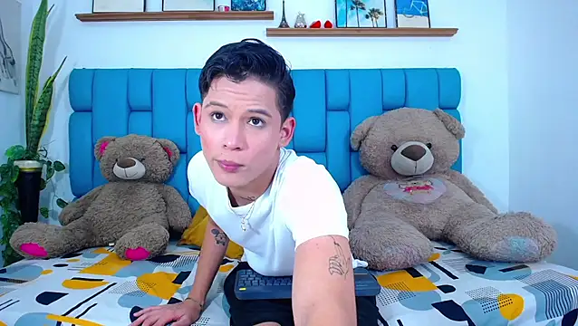 Hot Boys Latinos X online show from 03/19/26, 02:06