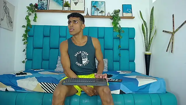 Hot Boys Latinos X online show from 11/25/25, 10:32