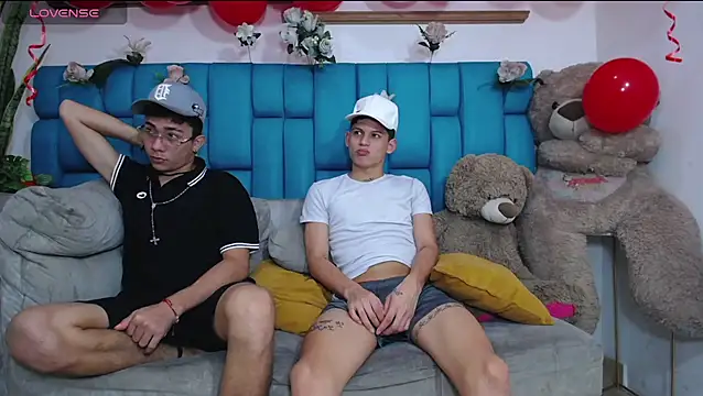 Hot Boys Latinos X online show from 02/15/26, 07:02