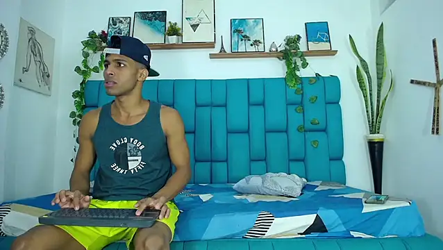 Hot Boys Latinos X online show from 11/23/25, 12:26