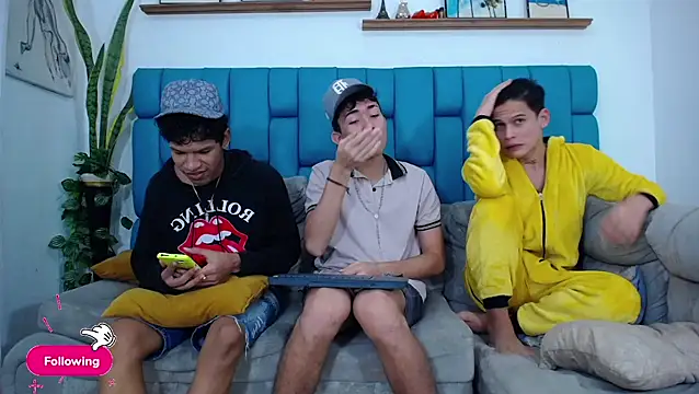 Hot Boys Latinos X online show from 03/27/26, 04:08