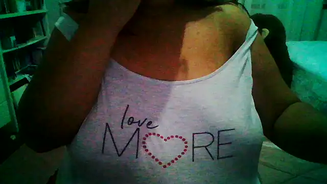 Snapshot of crazzyanne chatting on 02/08/26, 04:43 crazzyanne online show from 02/08/26, 04:43