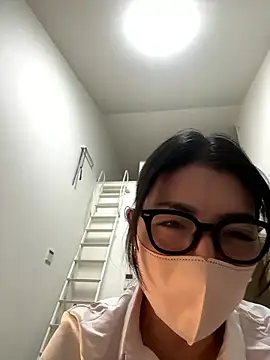 Snapshot of akimix_xoxo chatting on 11/10/25, 02:33 akimix xoxo online show from 11/10/25, 02:33