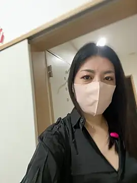 Snapshot of akimix_xoxo chatting on 11/16/25, 01:05 akimix xoxo online show from 11/16/25, 01:05