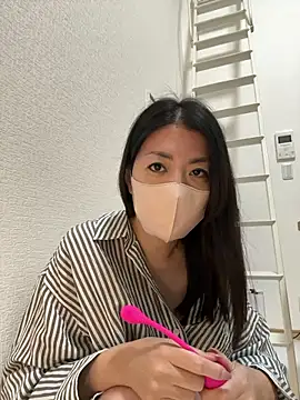 Snapshot of akimix_xoxo chatting on 11/23/25, 01:10 akimix xoxo online show from 11/23/25, 01:10