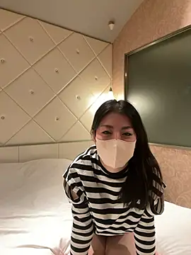 Snapshot of akimix_xoxo chatting on 11/11/25, 01:06 akimix xoxo online show from 11/11/25, 01:06