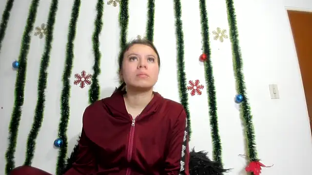 Snapshot of Vanessa_Martinz chatting on 12/17/25, 12:21 Vanessa Martinz online show from 12/17/25, 12:21