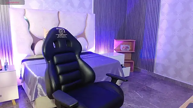 MAIILY TAY online show from 11/19/25, 12:05