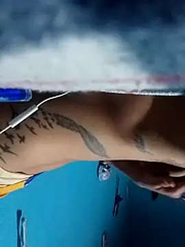 Snapshot of Ojitosbrrr chatting on 12/04/25, 10:03 Ojitosbrrr online show from 12/04/25, 10:03