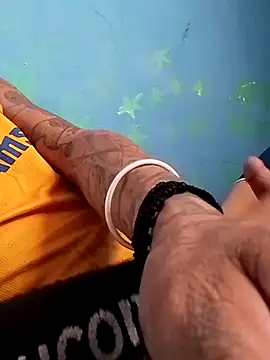 Snapshot of Ojitosbrrr chatting on 11/23/25, 10:42 Ojitosbrrr online show from 11/23/25, 10:42