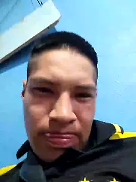 Snapshot of Ojitosbrrr chatting on 11/02/25, 02:22 Ojitosbrrr online show from 11/02/25, 02:22