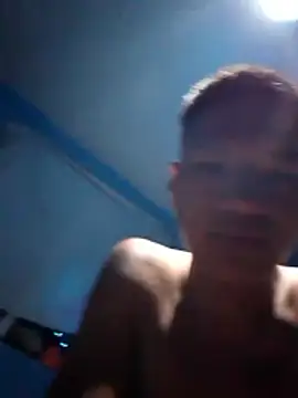 Snapshot of Ojitosbrrr chatting on 11/18/25, 06:39 Ojitosbrrr online show from 11/18/25, 06:39