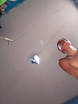 Snapshot of Ojitosbrrr chatting on 11/22/25, 08:18 Ojitosbrrr online show from 11/22/25, 08:18