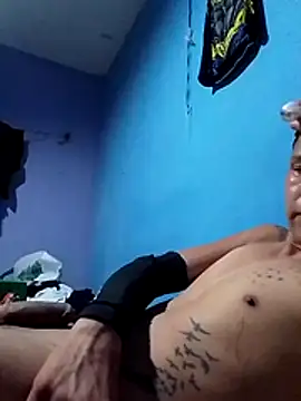 Snapshot of Ojitosbrrr chatting on 11/22/25, 07:51 Ojitosbrrr online show from 11/22/25, 07:51