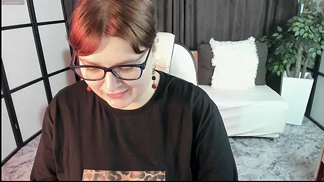 Snapshot of KendallRoie chatting on 10/26/25, 09:20 KendallRoie online show from 10/26/25, 09:20