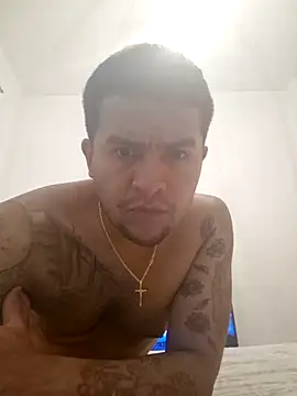 Snapshot of Maxpowwrs chatting on 10/28/25, 08:19 Maxpowwrs online show from 10/28/25, 08:19