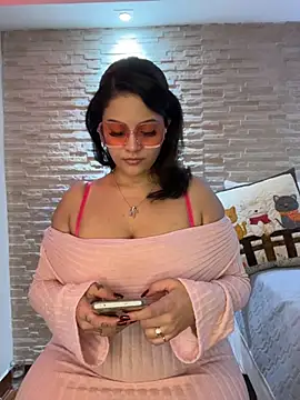 Snapshot of amellita-33 chatting on 07/15/26, 05:47 amellita-33 online show from 07/15/26, 05:47
