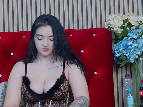 LaraBloom online show from 11/21/25, 07:46