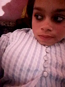 Snapshot of Poonam12A chatting on 12/05/25, 04:05 Poonam12A online show from 12/05/25, 04:05