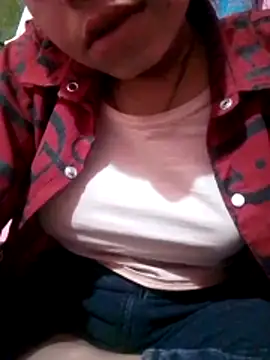 Snapshot of Poonam12A chatting on 11/11/25, 08:53 Poonam12A online show from 11/11/25, 08:53