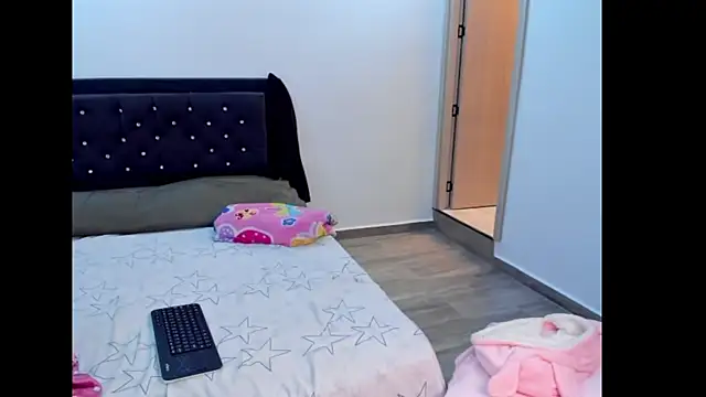 phenixpink22 online show from 02/15/26, 09:25