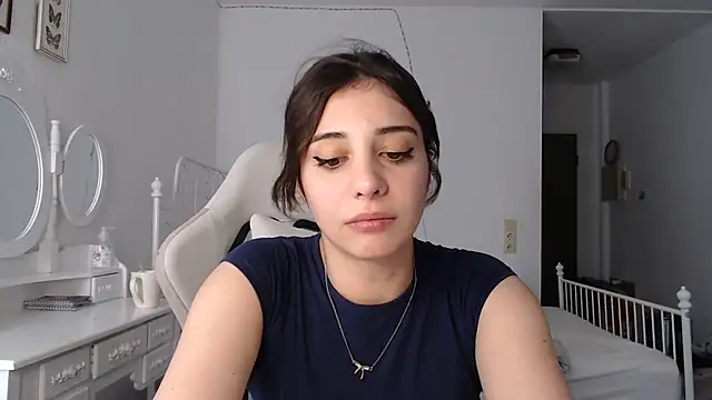 Snapshot of bellefleurrr chatting on 06/24/26, 01:53 bellefleurrr online show from 06/24/26, 01:53