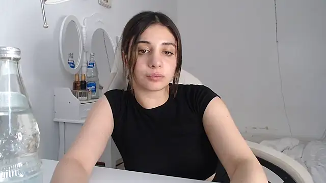 Snapshot of bellefleurrr chatting on 07/13/26, 06:07 bellefleurrr online show from 07/13/26, 06:07