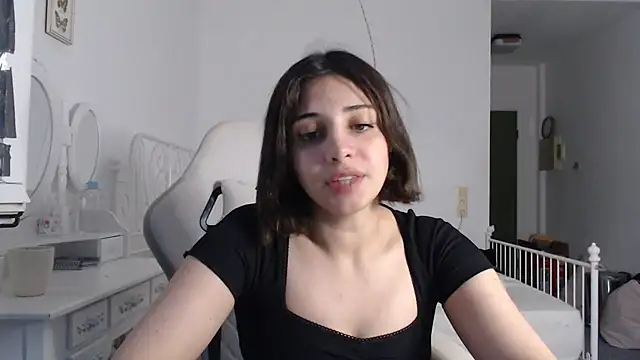 Snapshot of bellefleurrr chatting on 07/04/26, 08:02 bellefleurrr online show from 07/04/26, 08:02