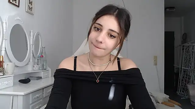 Snapshot of bellefleurrr chatting on 07/10/26, 05:13 bellefleurrr online show from 07/10/26, 05:13