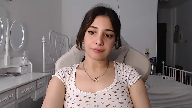 Snapshot of bellefleurrr chatting on 06/25/26, 02:11 bellefleurrr online show from 06/25/26, 02:11