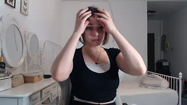 Snapshot of bellefleurrr chatting on 06/18/26, 12:42 bellefleurrr online show from 06/18/26, 12:42