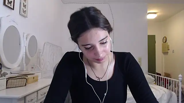 Snapshot of bellefleurrr chatting on 06/19/26, 08:36 bellefleurrr online show from 06/19/26, 08:36