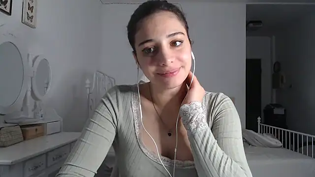 Snapshot of bellefleurrr chatting on 06/14/26, 07:59 bellefleurrr online show from 06/14/26, 07:59