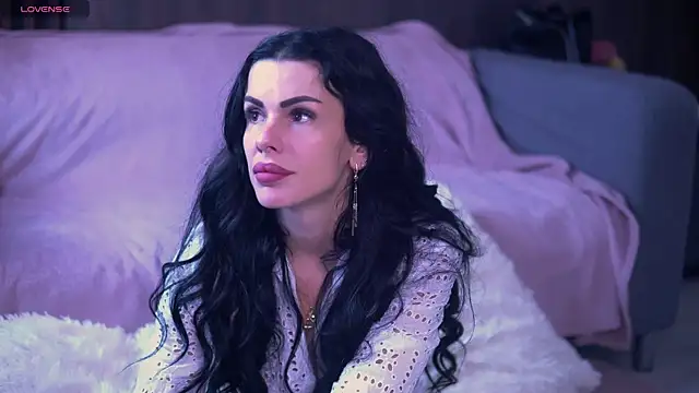 Snapshot of EmmaVayne chatting on 01/08/26, 07:42 EmmaVayne online show from 01/08/26, 07:42