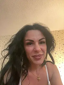 Snapshot of EmmaVayne chatting on 02/17/26, 08:39 EmmaVayne online show from 02/17/26, 08:39