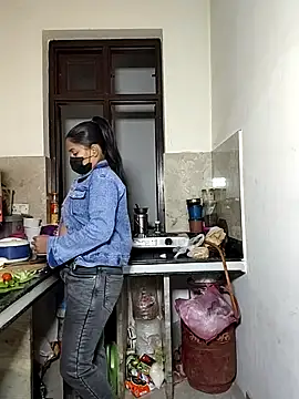 Heena-143 online show from 12/18/25, 02:54