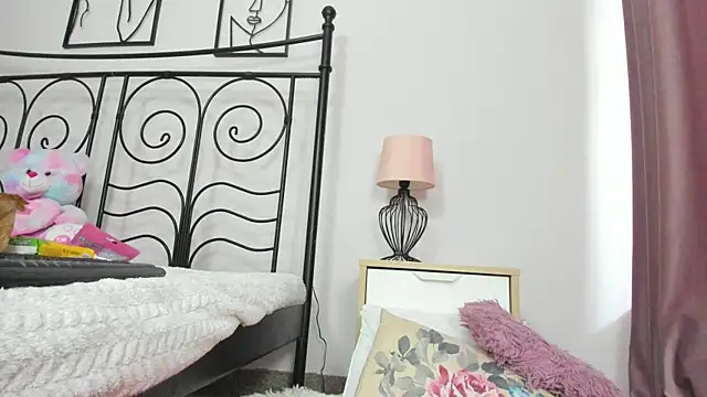 Snapshot of LollaVibes chatting on 01/15/26, 06:28 LollaVibes online show from 01/15/26, 06:28