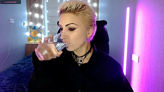 Sweet-n-Strong online show from 11/28/25, 01:00