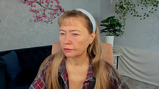 Carla Vogue online show from 11/18/25, 02:49