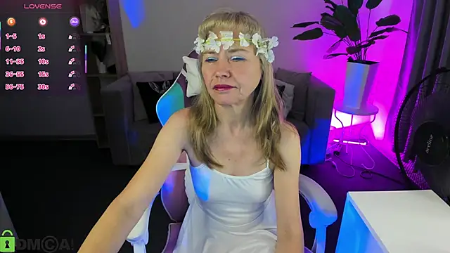 Carla Vogue online show from 02/23/26, 11:00