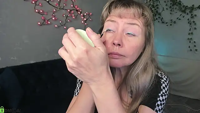 Carla Vogue online show from 11/23/25, 03:05