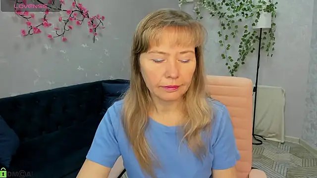 Carla Vogue online show from 11/29/25, 02:55