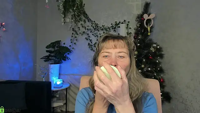 Carla Vogue online show from 12/14/25, 02:51